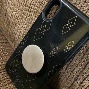 Otter box with pop socket